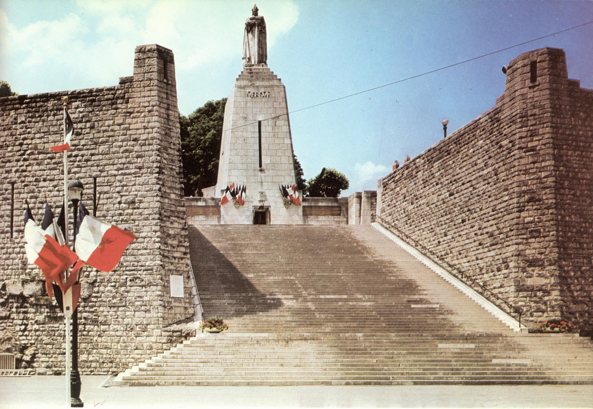 Fichier:Verdun Monument à La Victoire.jpg — Le Wiki De La Grande Guerre