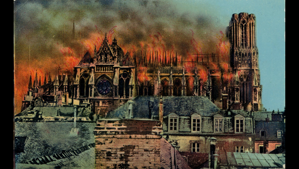 Fichier:Cathédrale de Reims dévorée par les flammes.png