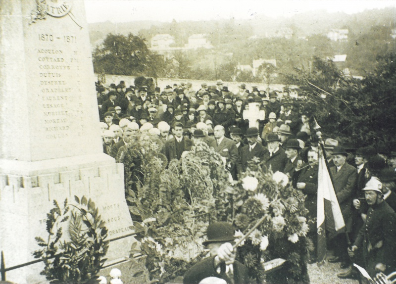 Fichier:Photo de la cérémonie du 11 novembre 1929.jpg
