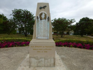 Monument aux morts Montigny le Bretonneux.JPG